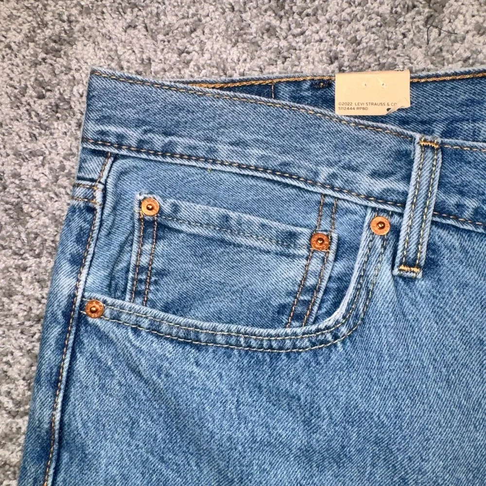 Levi's 405 Standard Shorts Mens Light Wash Denim 40 NEW